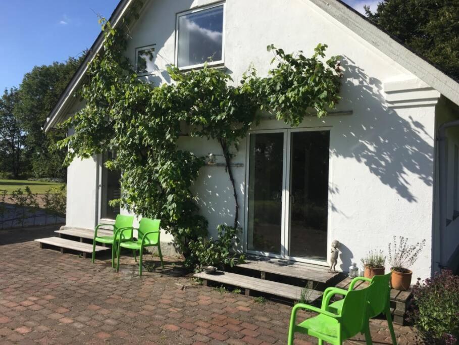 Villa Skont Hus Pa Landet Taet Pa Billund Give Esterno foto