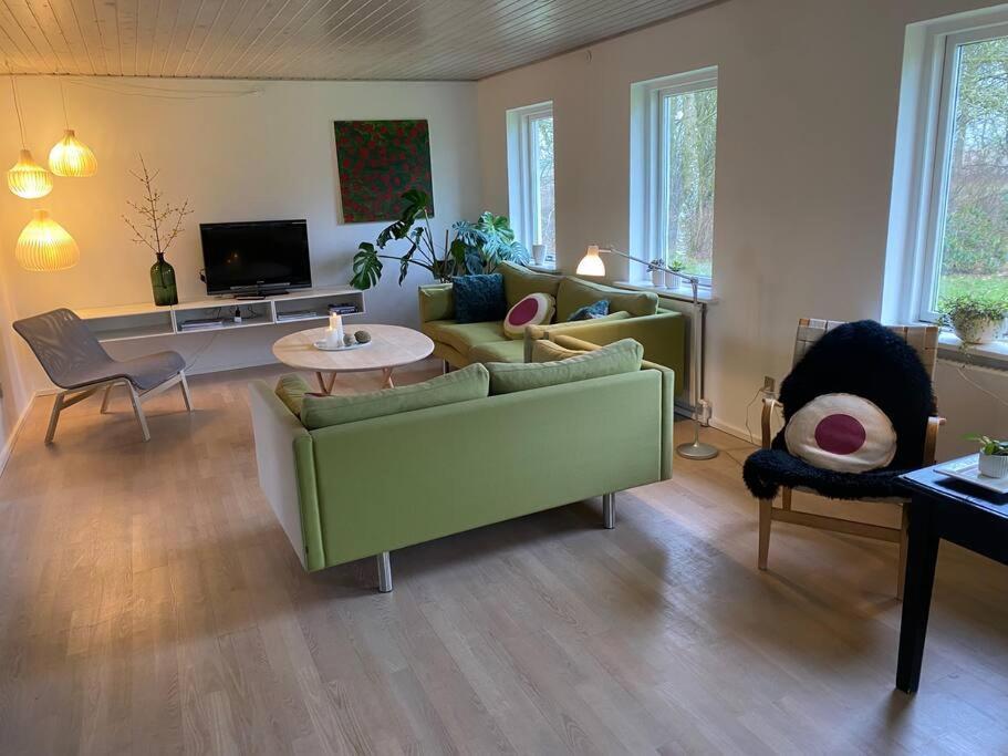 Villa Skont Hus Pa Landet Taet Pa Billund Give Esterno foto